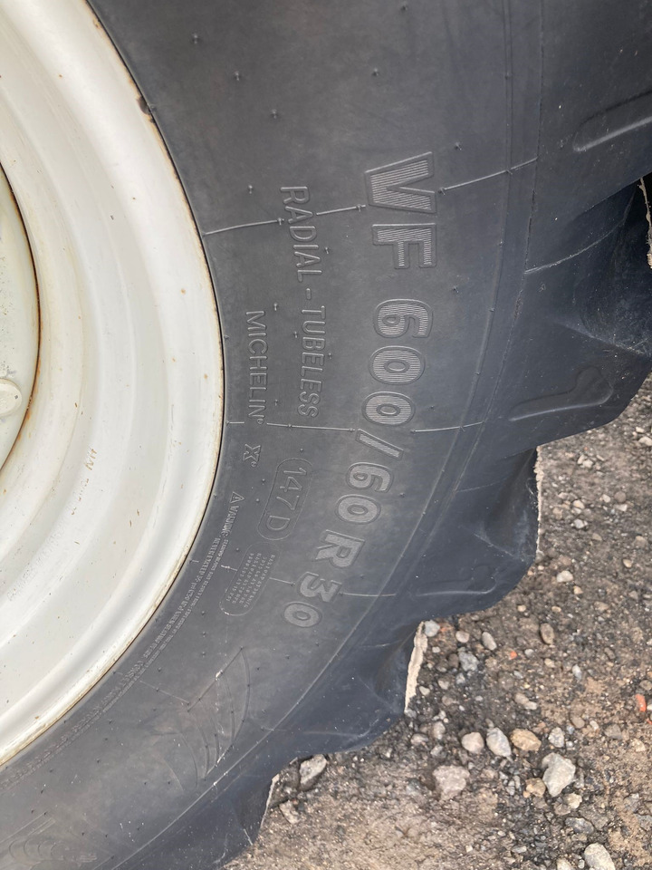 New Holland T7.200 Autocommand lizingą New Holland T7.200 Autocommand: foto 10 New Holland T7.200 Autocommand lizingą New Holland T7.200 Autocommand: foto 10