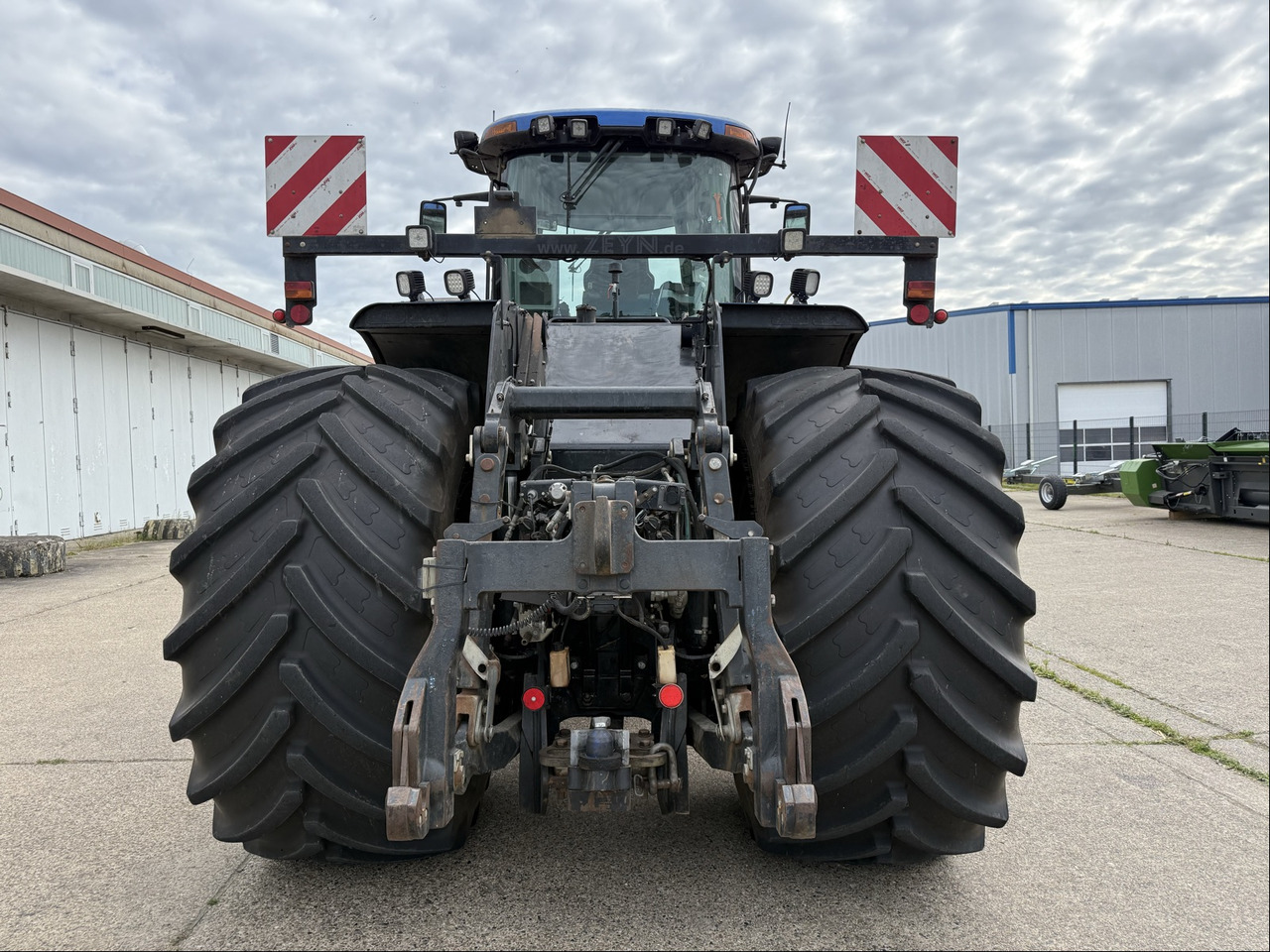 New Holland T9.560 - Traktorius: foto 4 New Holland T9.560 - Traktorius: foto 4