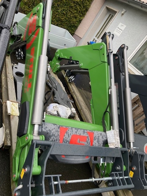 Stoll Frontlader Profil. FZ 46-33.1 - Traktorius - frontalinis krautuvas: foto 1 Stoll Frontlader Profil. FZ 46-33.1 - Traktorius - frontalinis krautuvas: foto 1
