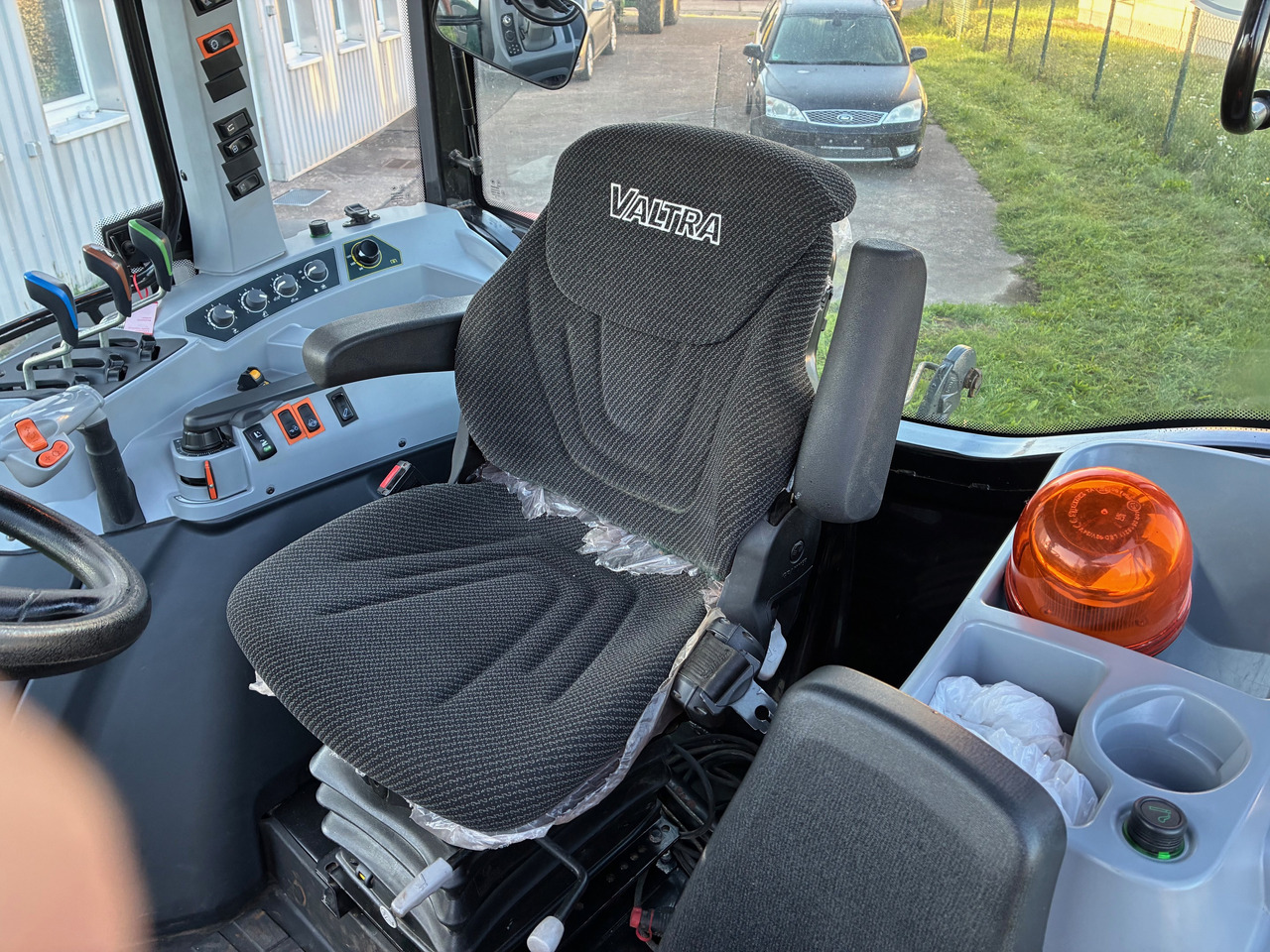 Valtra A114MH4 AC 71.5 - Traktorius: foto 4 Valtra A114MH4 AC 71.5 - Traktorius: foto 4