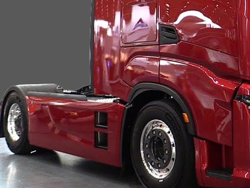 Iveco S WAY EURO 6 - ADBlue steps / scalini ADBlue - Aerodinamika/ Spoileris - Sunkvežimis: foto 4 Iveco S WAY EURO 6 - ADBlue steps / scalini ADBlue - Aerodinamika/ Spoileris - Sunkvežimis: foto 4