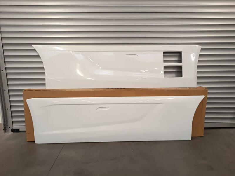 Iveco S WAY EURO 6 - ADBlue steps / scalini ADBlue - Aerodinamika/ Spoileris - Sunkvežimis: foto 1 Iveco S WAY EURO 6 - ADBlue steps / scalini ADBlue - Aerodinamika/ Spoileris - Sunkvežimis: foto 1