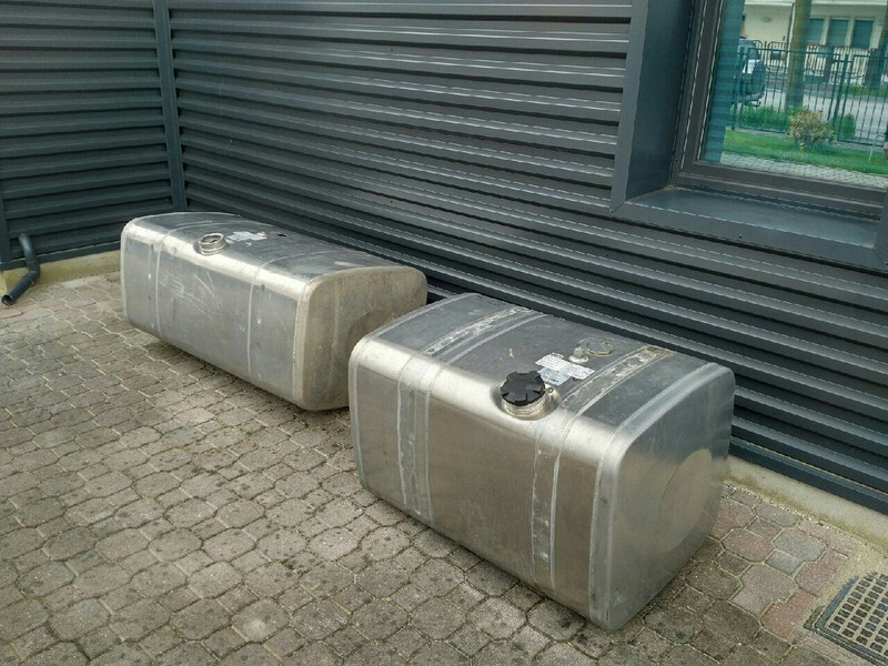 MAN 480 + 375 L - Degalų bakas - Sunkvežimis: foto 2 MAN 480 + 375 L - Degalų bakas - Sunkvežimis: foto 2