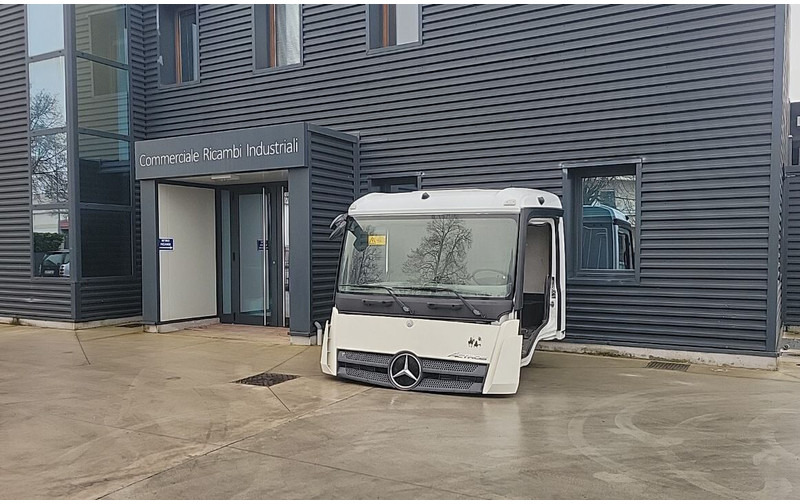 Mercedes-Benz Arocs - Actros Classicspace - Kabina ir interjeras - Sunkvežimis: foto 3 Mercedes-Benz Arocs - Actros Classicspace - Kabina ir interjeras - Sunkvežimis: foto 3