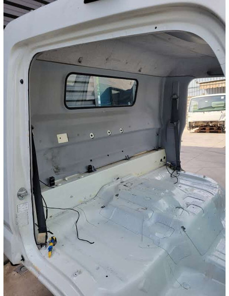 Kabina ir interjeras - Sunkvežimis Mitsubishi Fuso "C": foto 14