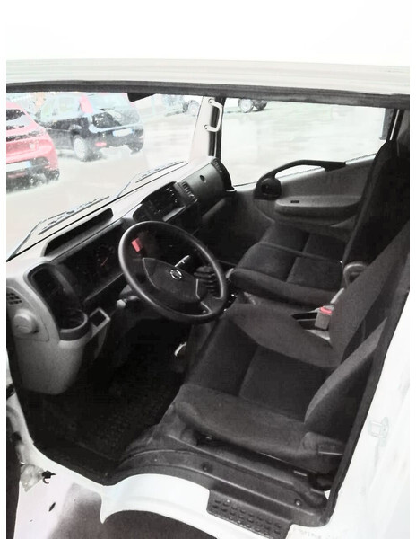 Nissan NT 400 - Kabina ir interjeras - Sunkvežimis: foto 3 Nissan NT 400 - Kabina ir interjeras - Sunkvežimis: foto 3