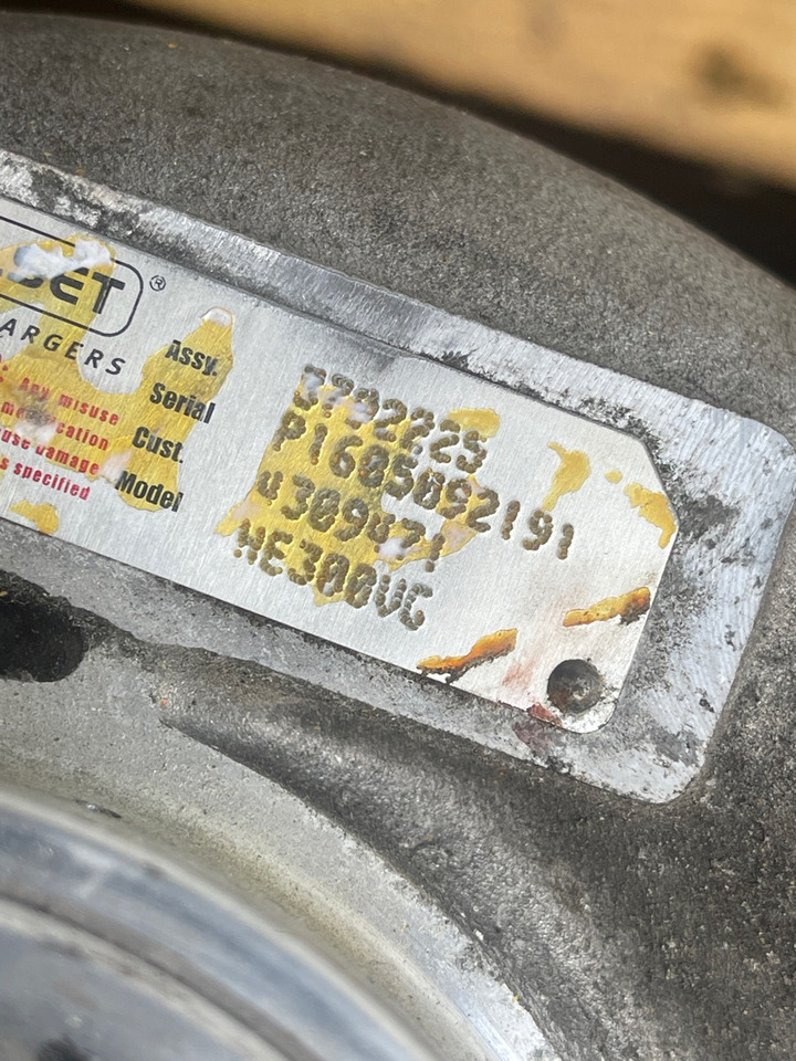 CUMMINGS TURBOCHARGER 3792225 - Variklis ir dalys - Sunkvežimis: foto 1 CUMMINGS TURBOCHARGER 3792225 - Variklis ir dalys - Sunkvežimis: foto 1