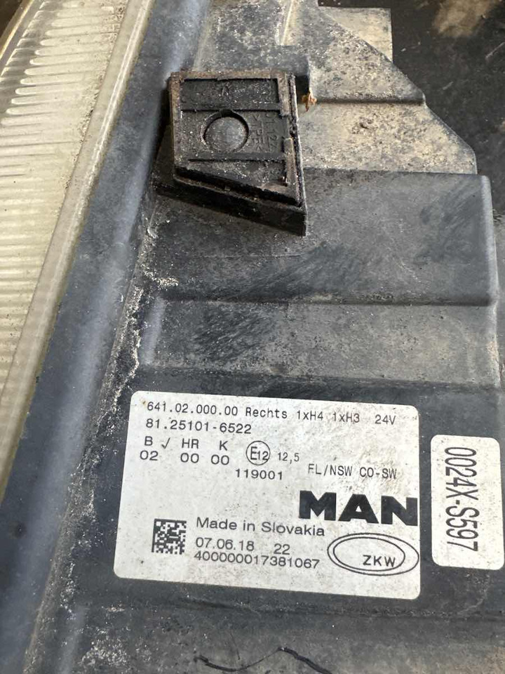 MAN LAMP 81.25101-6522 - Apšvietimas - Sunkvežimis: foto 2 MAN LAMP 81.25101-6522 - Apšvietimas - Sunkvežimis: foto 2