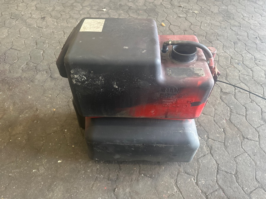 MAN UREA ADBLUE TANK 80L. 81.15402-5050 - Kuro sistema - Sunkvežimis: foto 2 MAN UREA ADBLUE TANK 80L. 81.15402-5050 - Kuro sistema - Sunkvežimis: foto 2
