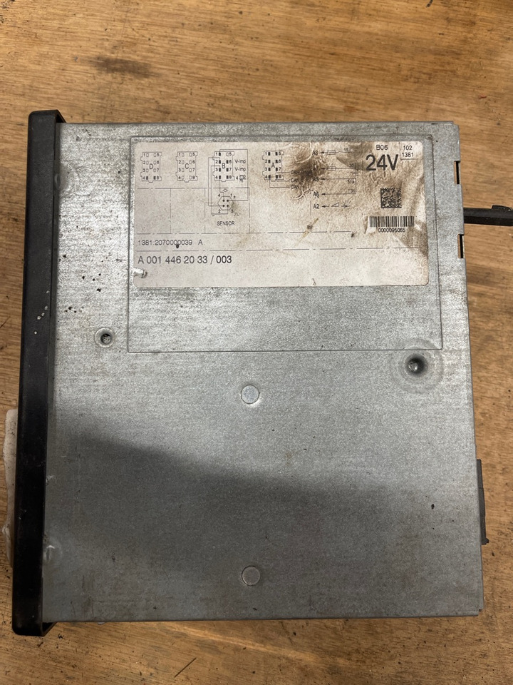 MERCEDES Tachograph A0014462033 /003 1381.2070000039A - Kabina ir interjeras - Sunkvežimis: foto 1 MERCEDES Tachograph A0014462033 /003 1381.2070000039A - Kabina ir interjeras - Sunkvežimis: foto 1