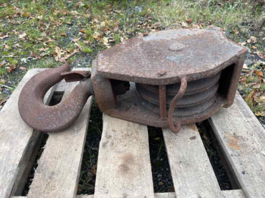 TRIPLE SHEAVE PULLEY BLOCK AND HOOK - Padargas - Statybinė technika: foto 1 TRIPLE SHEAVE PULLEY BLOCK AND HOOK - Padargas - Statybinė technika: foto 1