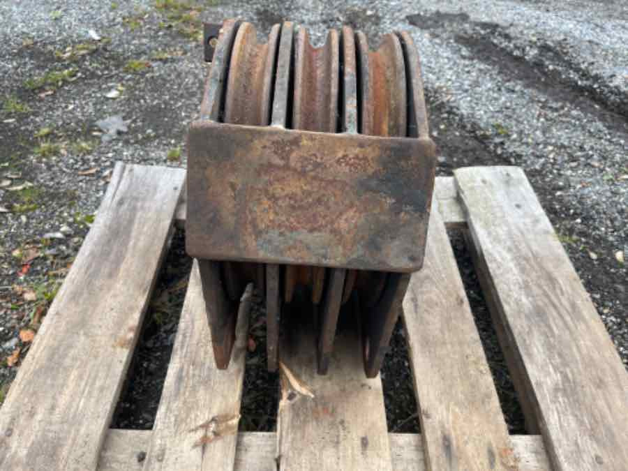 TRIPLE SHEAVE PULLEY BLOCK - Padargas - Statybinė technika: foto 1 TRIPLE SHEAVE PULLEY BLOCK - Padargas - Statybinė technika: foto 1