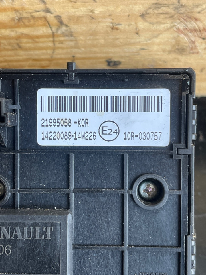 RENAULT SWITCH LIGHT 7421995058 - Kabina ir interjeras - Sunkvežimis: foto 2 RENAULT SWITCH LIGHT 7421995058 - Kabina ir interjeras - Sunkvežimis: foto 2