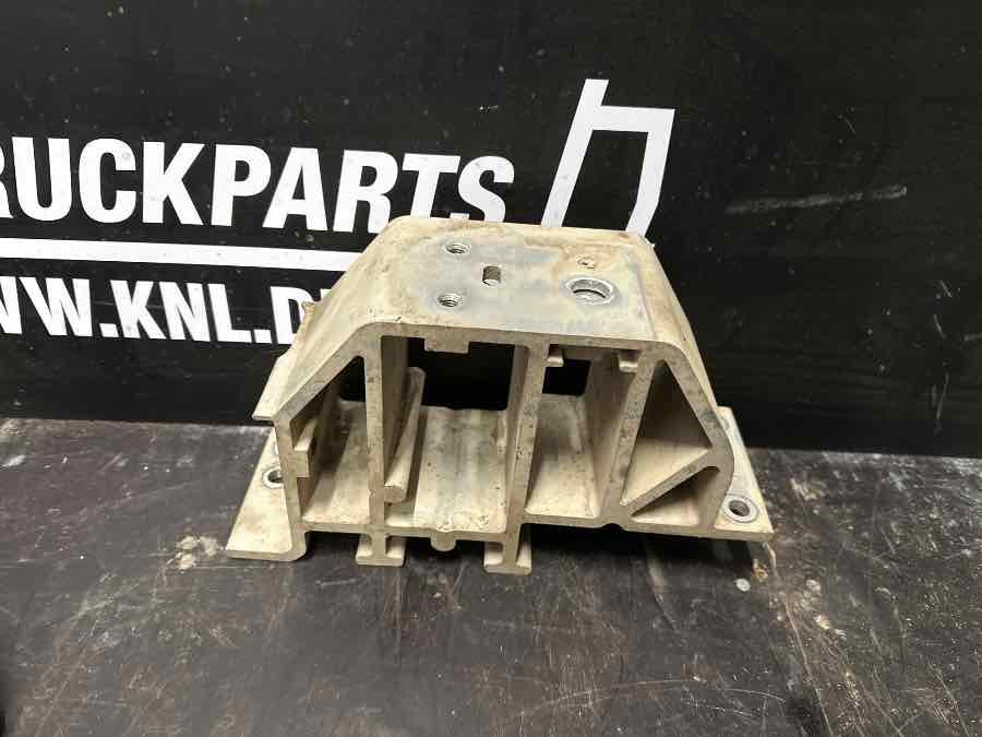 VOLVO BUMPER BRACKET 82699594 - Rėmas/ Važiuoklė - Sunkvežimis: foto 1 VOLVO BUMPER BRACKET 82699594 - Rėmas/ Važiuoklė - Sunkvežimis: foto 1