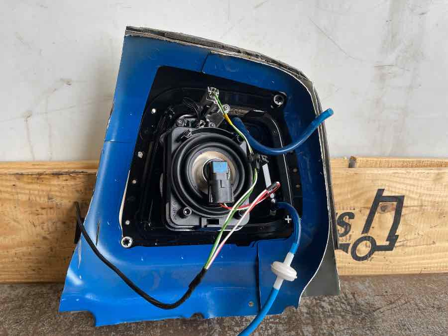 VOLVO FRONT LAMPE ROOF 82145721 - Apšvietimas - Sunkvežimis: foto 2 VOLVO FRONT LAMPE ROOF 82145721 - Apšvietimas - Sunkvežimis: foto 2