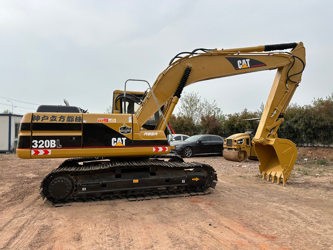 CAT 320BL - Vikšrinis ekskavatorius: foto 1 CAT 320BL - Vikšrinis ekskavatorius: foto 1