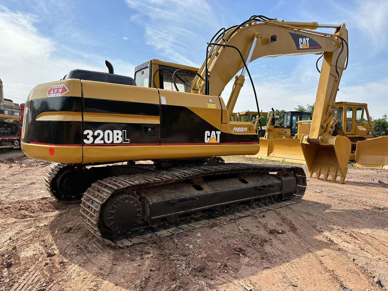 CATERPILLAR 320BL - Vikšrinis ekskavatorius: foto 1 CATERPILLAR 320BL - Vikšrinis ekskavatorius: foto 1