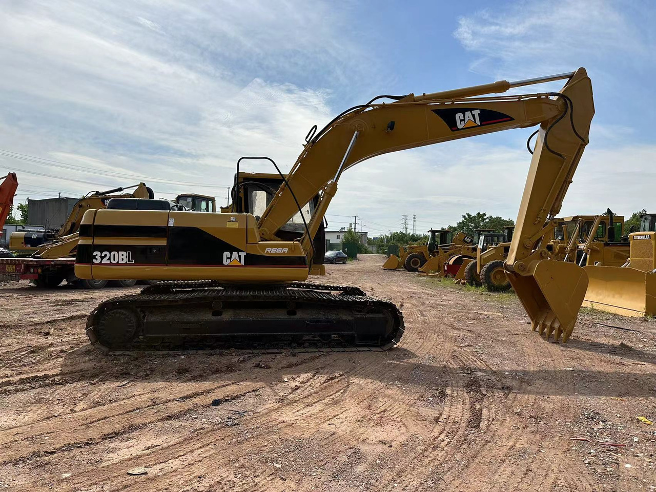 CATERPILLAR 320BL - Vikšrinis ekskavatorius: foto 5 CATERPILLAR 320BL - Vikšrinis ekskavatorius: foto 5