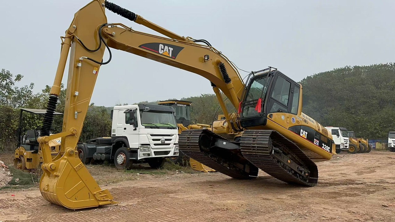 CATERPILLAR 320C - Vikšrinis ekskavatorius: foto 1 CATERPILLAR 320C - Vikšrinis ekskavatorius: foto 1
