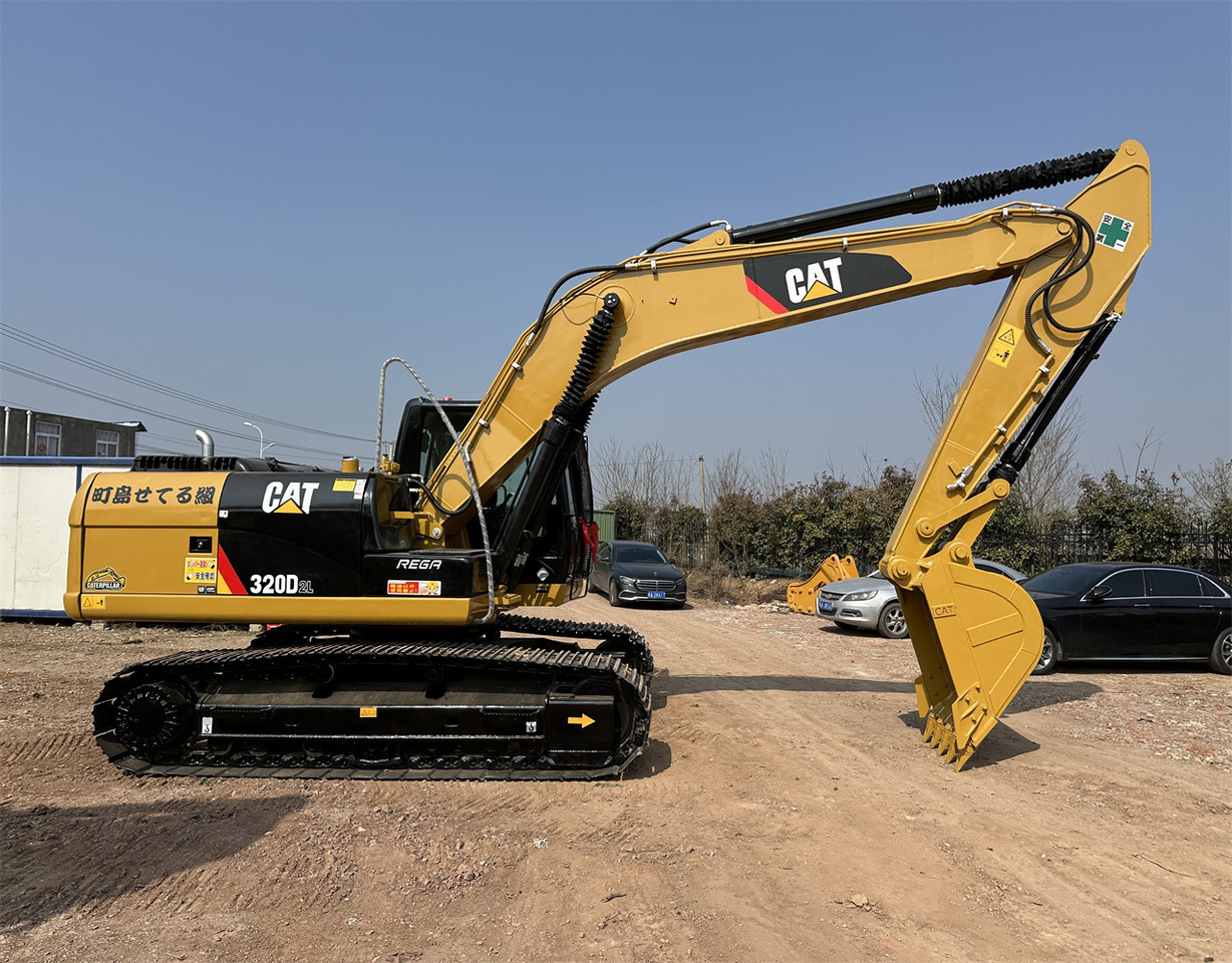 CATERPILLAR 320D2L - Vikšrinis ekskavatorius: foto 1 CATERPILLAR 320D2L - Vikšrinis ekskavatorius: foto 1