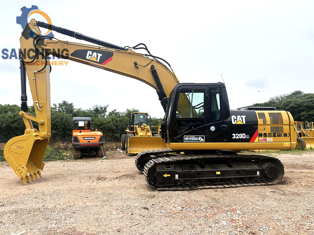 CATERPILLAR 320D2L - Vikšrinis ekskavatorius: foto 3 CATERPILLAR 320D2L - Vikšrinis ekskavatorius: foto 3