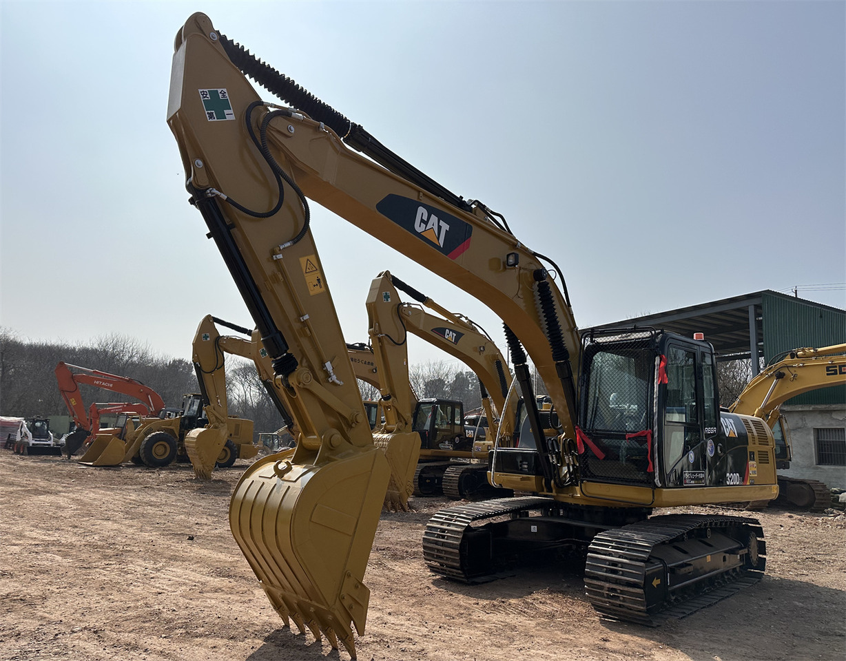 CATERPILLAR 320D2L - Vikšrinis ekskavatorius: foto 5 CATERPILLAR 320D2L - Vikšrinis ekskavatorius: foto 5