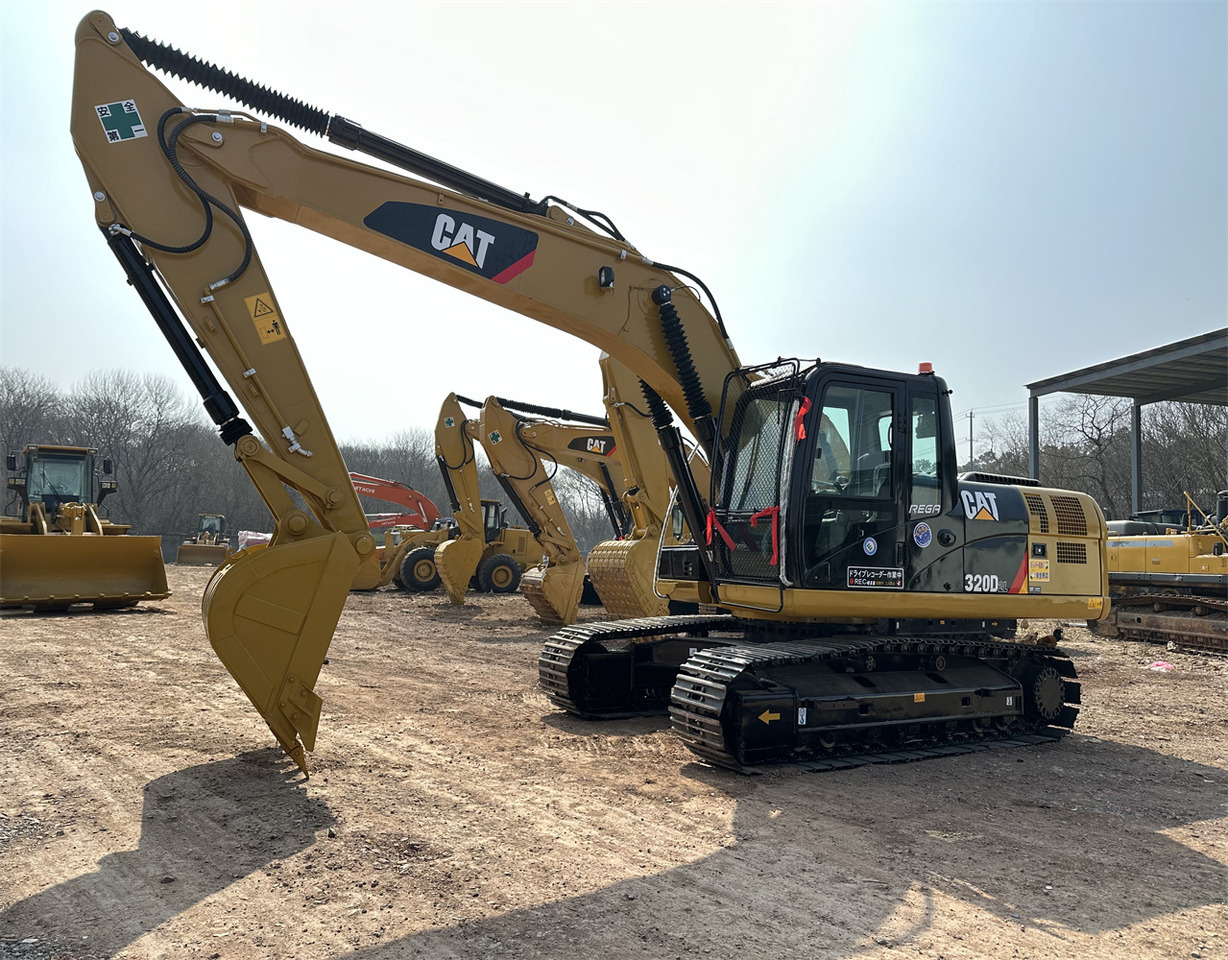 CATERPILLAR 320D2L - Vikšrinis ekskavatorius: foto 4 CATERPILLAR 320D2L - Vikšrinis ekskavatorius: foto 4