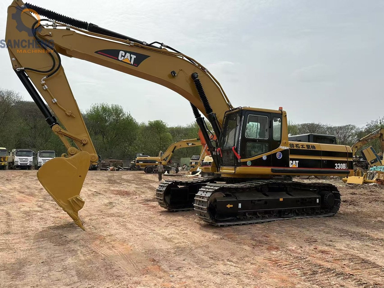 CATERPILLAR 330BL - Vikšrinis ekskavatorius: foto 3 CATERPILLAR 330BL - Vikšrinis ekskavatorius: foto 3