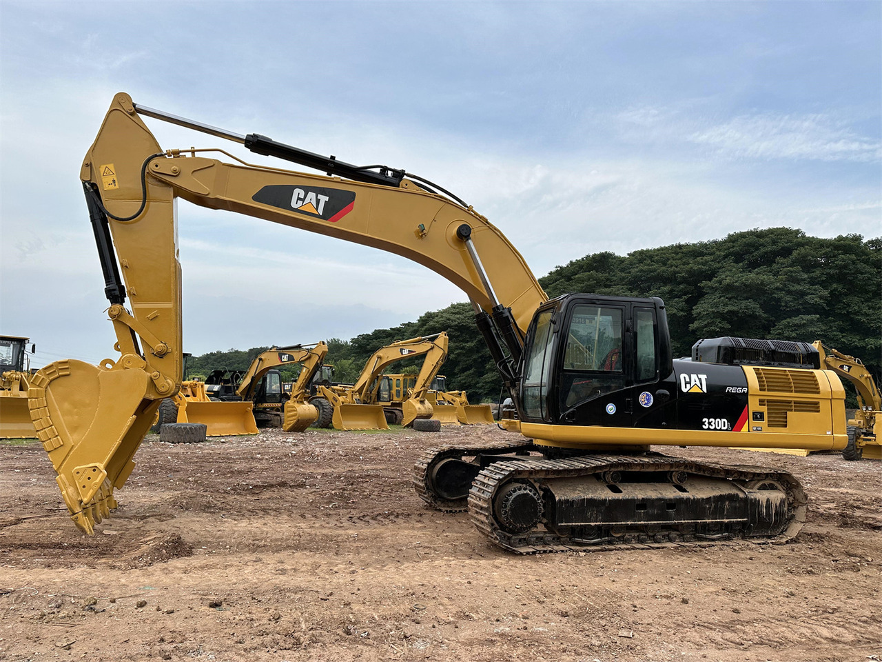 CATERPILLAR 330DL - Vikšrinis ekskavatorius: foto 3 CATERPILLAR 330DL - Vikšrinis ekskavatorius: foto 3