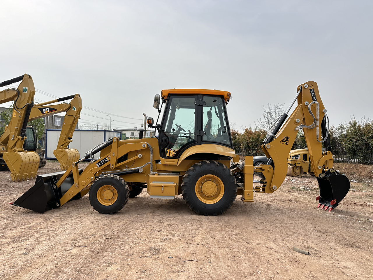 CATERPILLAR 420F2 - Ekskavatorius-krautuvas: foto 1 CATERPILLAR 420F2 - Ekskavatorius-krautuvas: foto 1
