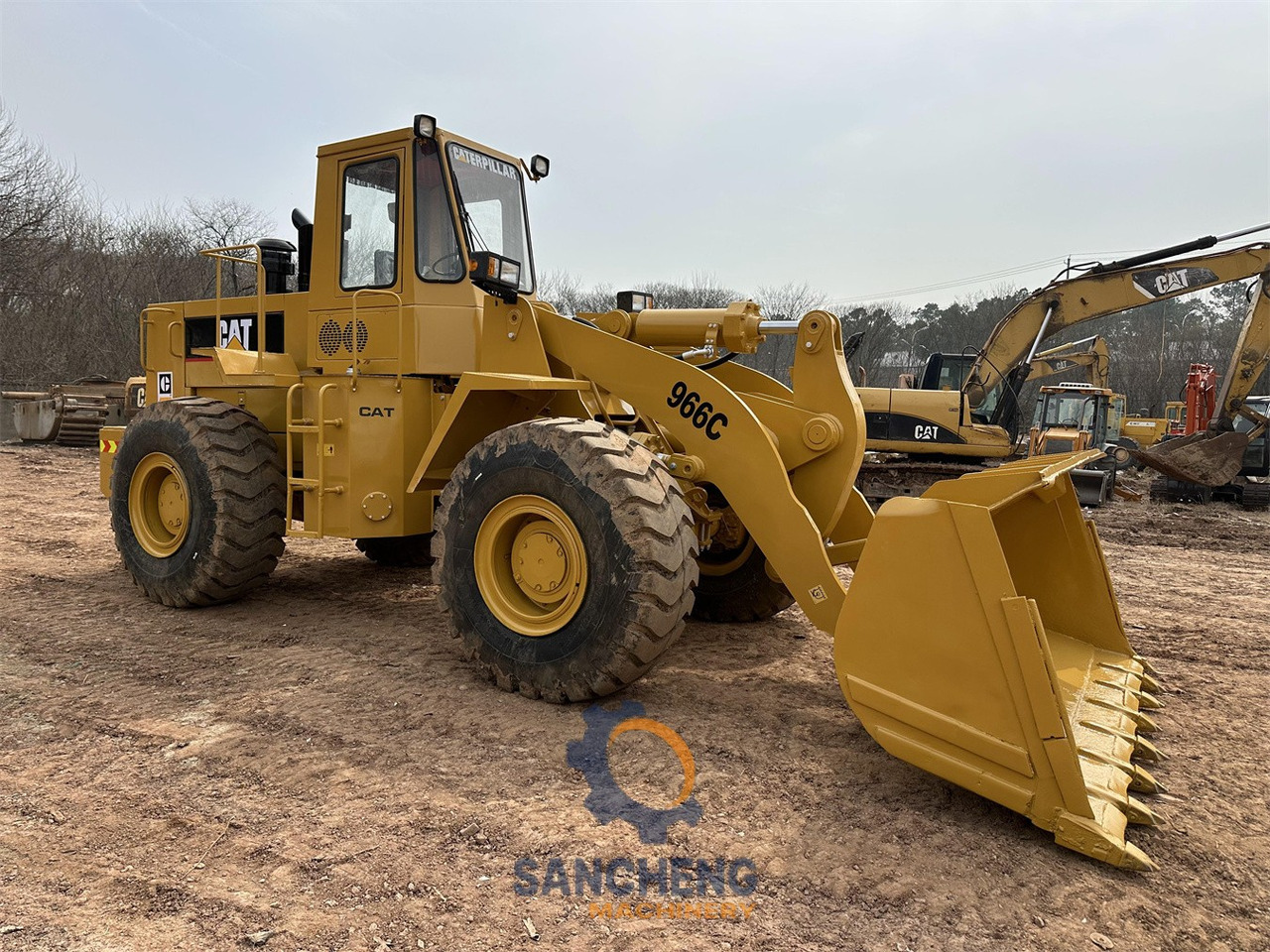 CATERPILLAR 966C - Ratinis krautuvas: foto 1 CATERPILLAR 966C - Ratinis krautuvas: foto 1