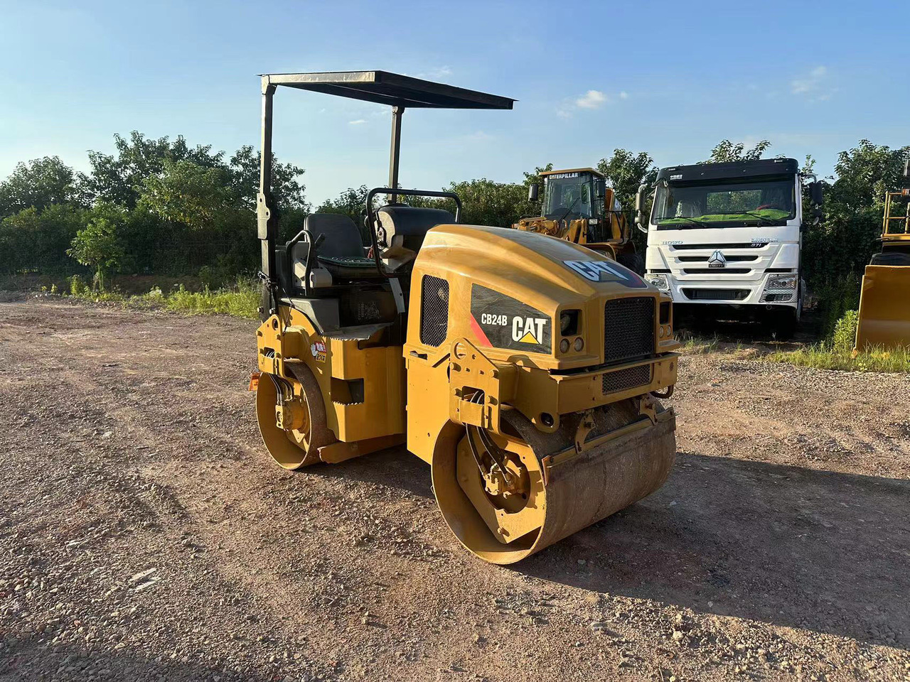 CATERPILLAR CB24B - Volas: foto 1 CATERPILLAR CB24B - Volas: foto 1