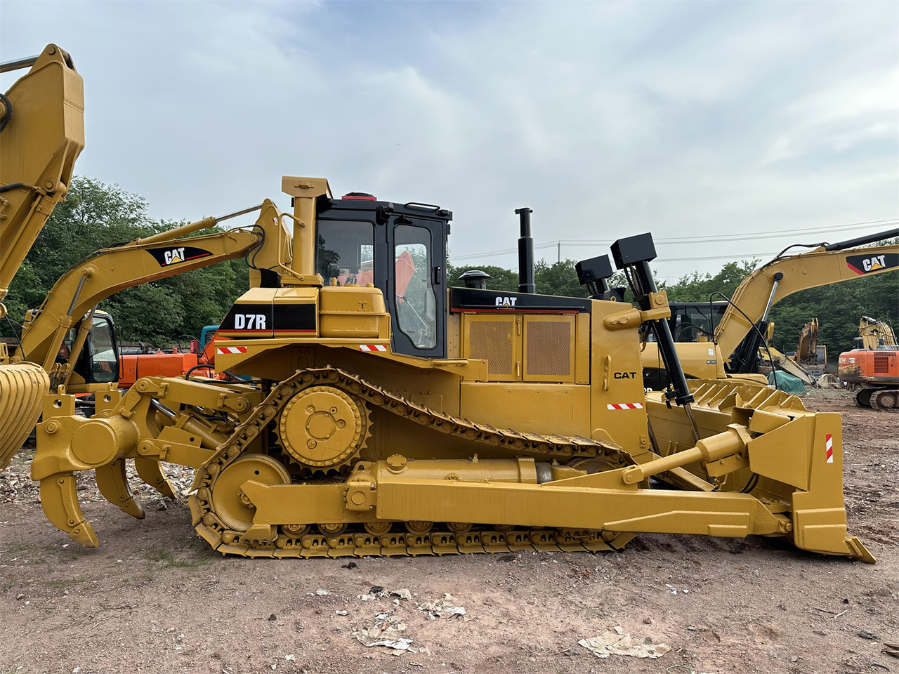 CATERPILLAR D7R - Buldozeris: foto 4 CATERPILLAR D7R - Buldozeris: foto 4