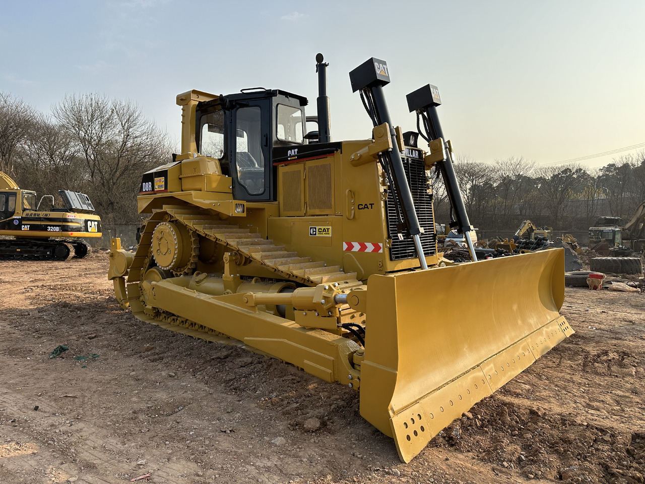 CATERPILLAR D8R - Buldozeris: foto 2 CATERPILLAR D8R - Buldozeris: foto 2