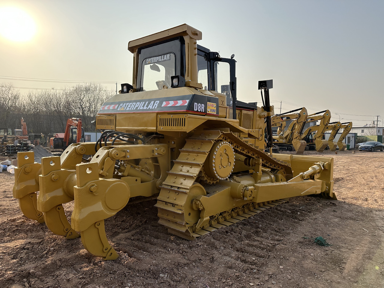 CATERPILLAR D8R - Buldozeris: foto 1 CATERPILLAR D8R - Buldozeris: foto 1