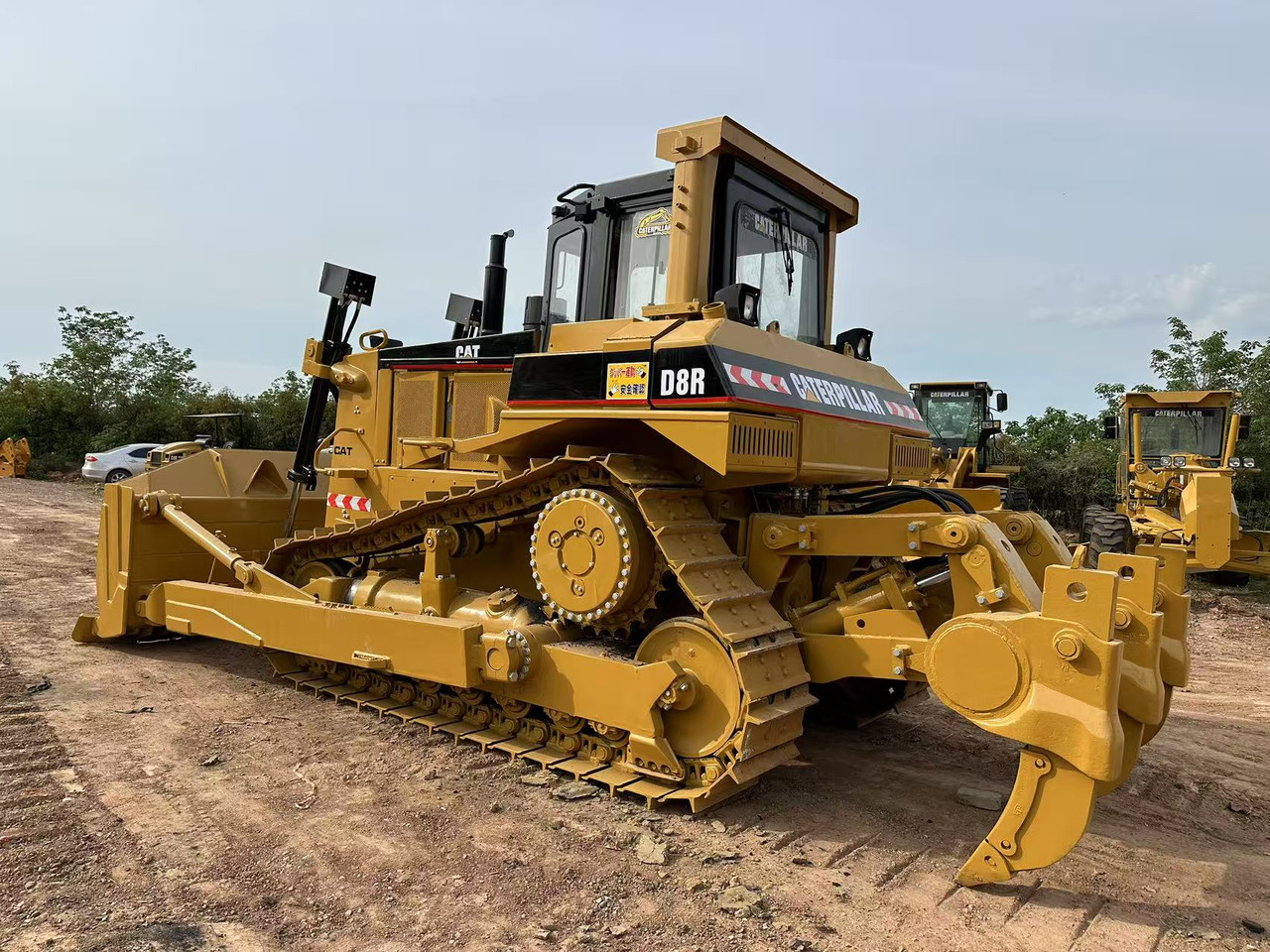CATERPILLAR D8R - Buldozeris: foto 1 CATERPILLAR D8R - Buldozeris: foto 1
