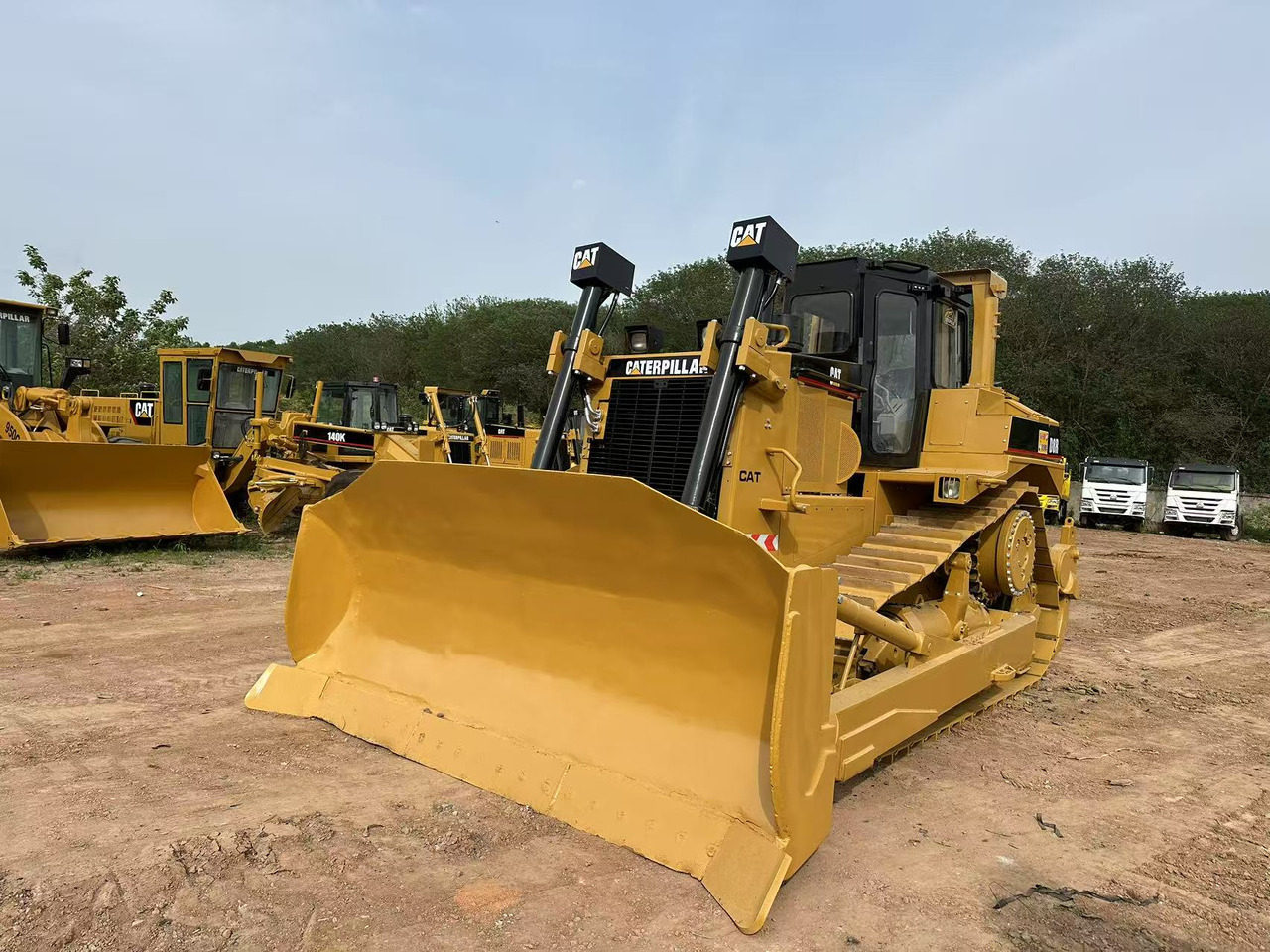 CATERPILLAR D8R - Buldozeris: foto 2 CATERPILLAR D8R - Buldozeris: foto 2