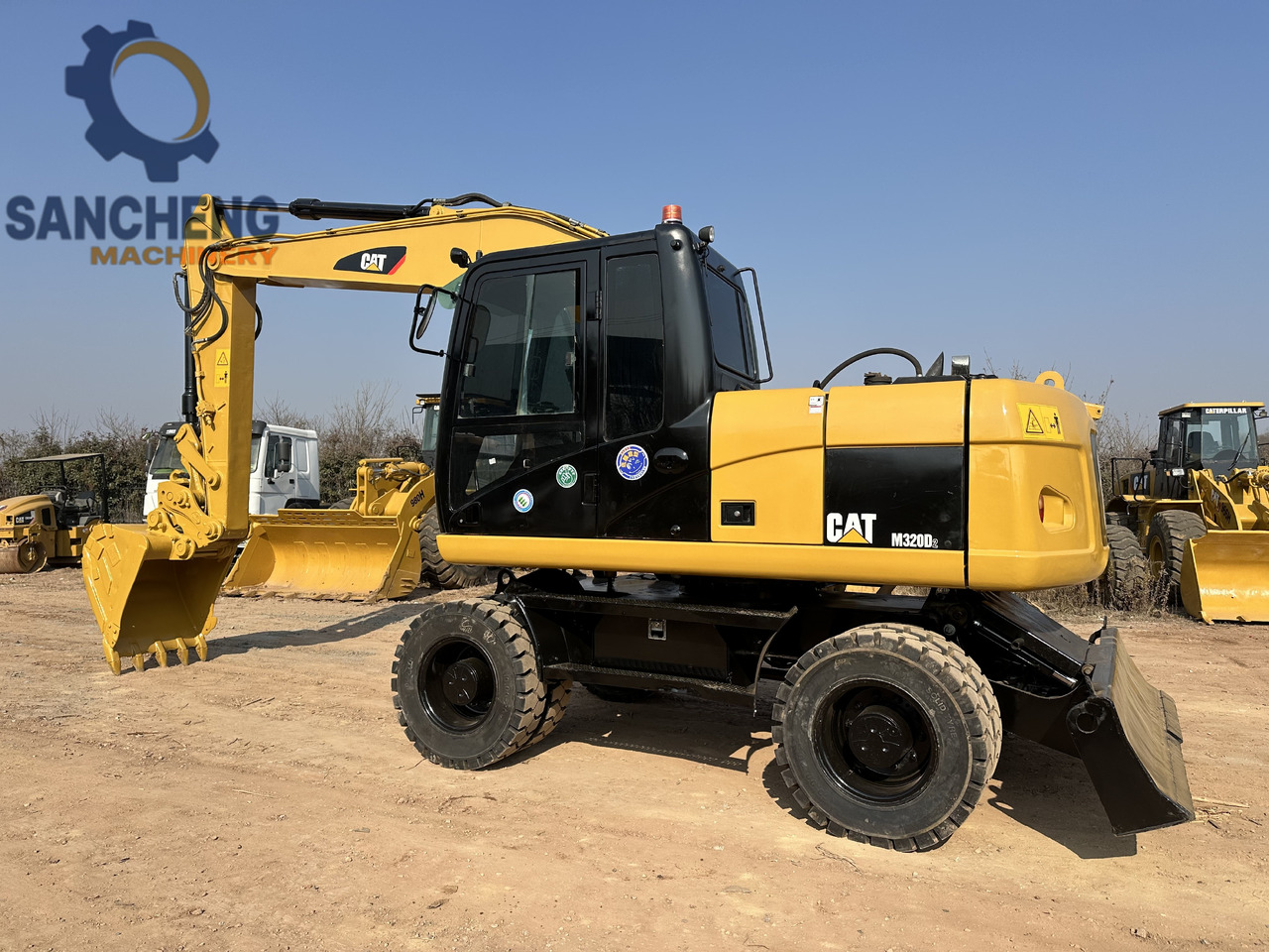 Ratinis ekskavatorius CATERPILLAR M320D2: foto 1