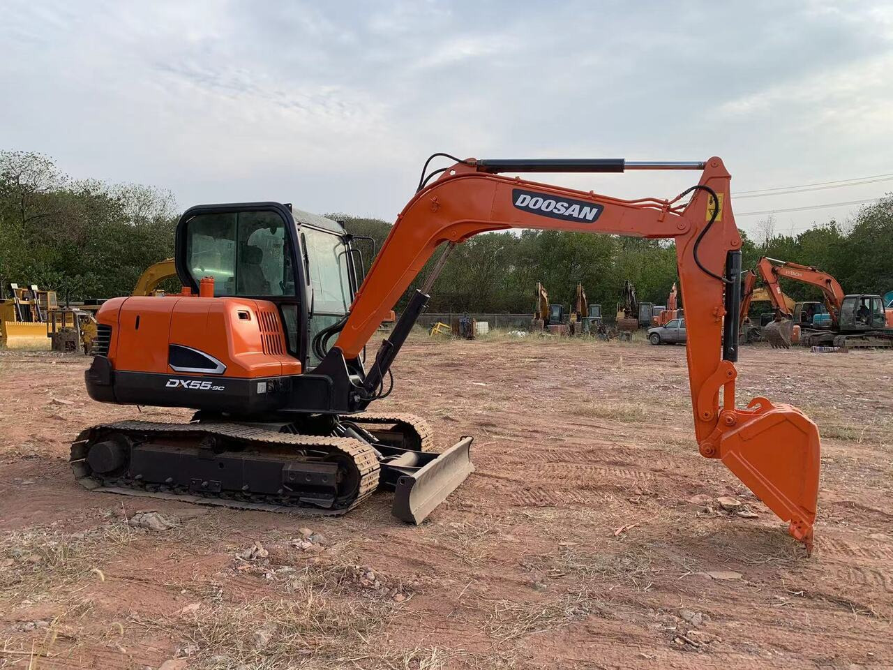 DOOSAN DX55 - Ekskavatorius: foto 1 DOOSAN DX55 - Ekskavatorius: foto 1