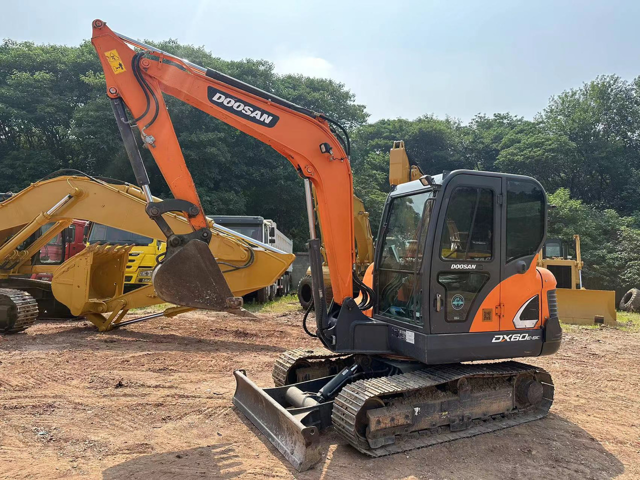DOOSAN DX60 - Mini ekskavatorius: foto 1 DOOSAN DX60 - Mini ekskavatorius: foto 1