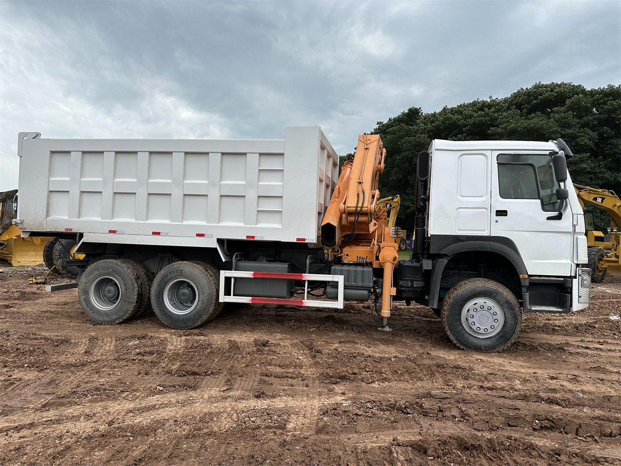 HOWO 371 Mounted Crane Dump truck - Sunkvežimis su kranu: foto 5 HOWO 371 Mounted Crane Dump truck - Sunkvežimis su kranu: foto 5