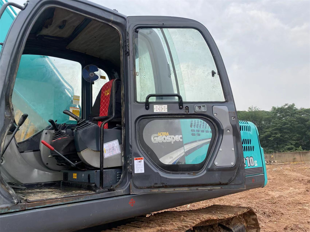 KOBELCO SK210LC-8 - Vikšrinis ekskavatorius: foto 5 KOBELCO SK210LC-8 - Vikšrinis ekskavatorius: foto 5