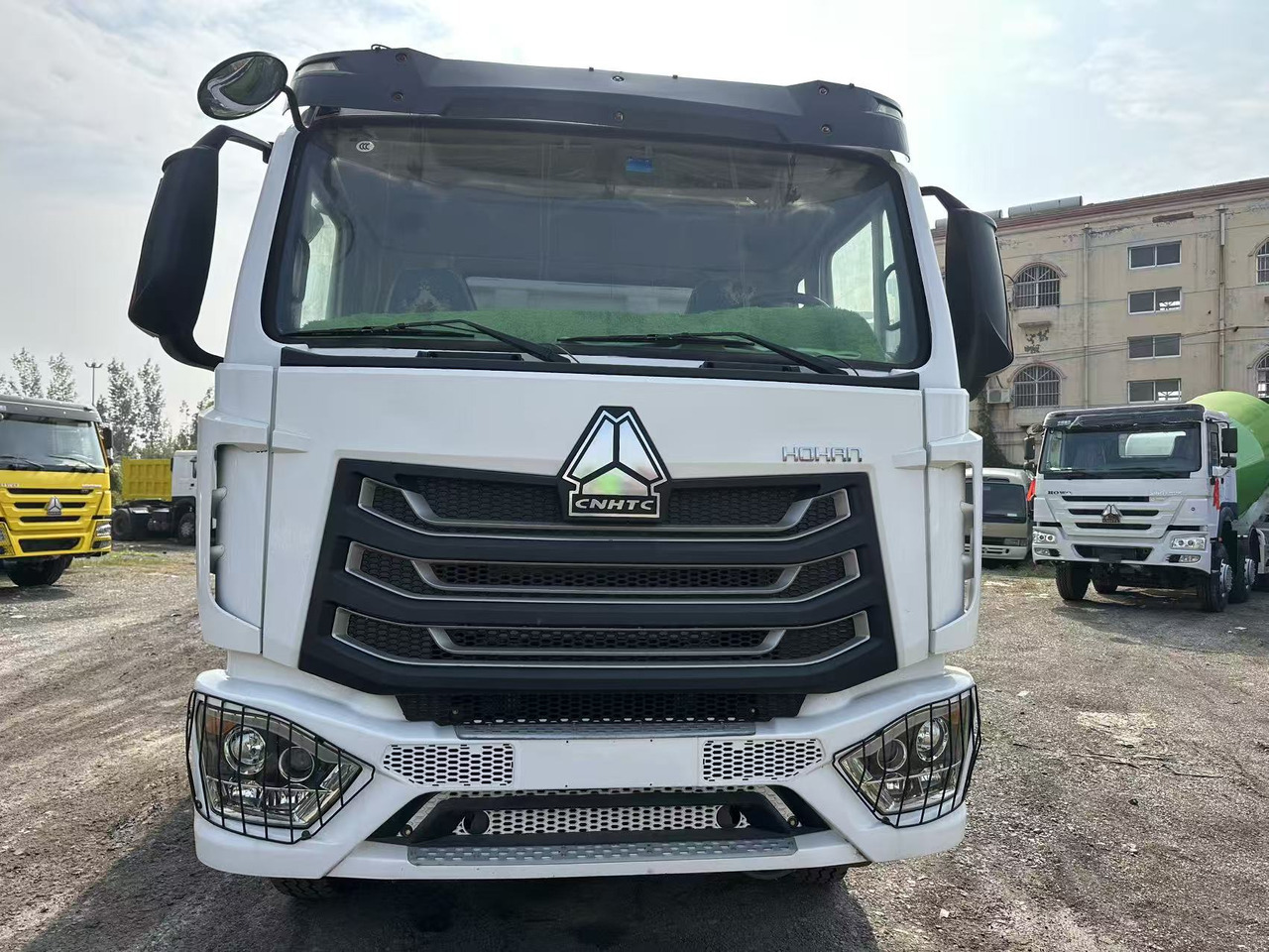 SINOTRUK HOHAN 400hp 6x4 tipper truck - Savivartis sunkvežimis: foto 4 SINOTRUK HOHAN 400hp 6x4 tipper truck - Savivartis sunkvežimis: foto 4