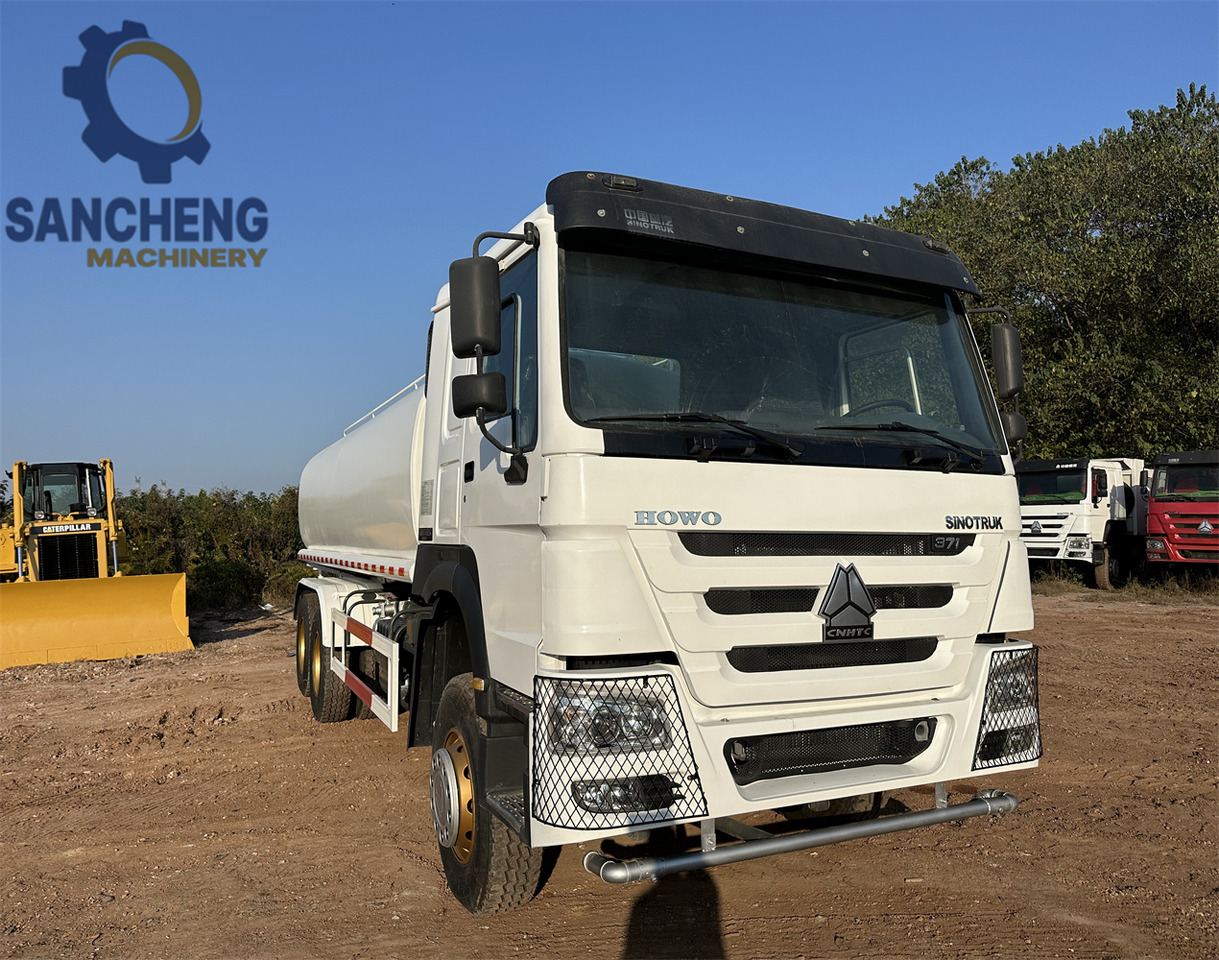 SINOTRUK HOWO 371 6x4 Water Tanker Truck - Autocisterna: foto 3 SINOTRUK HOWO 371 6x4 Water Tanker Truck - Autocisterna: foto 3