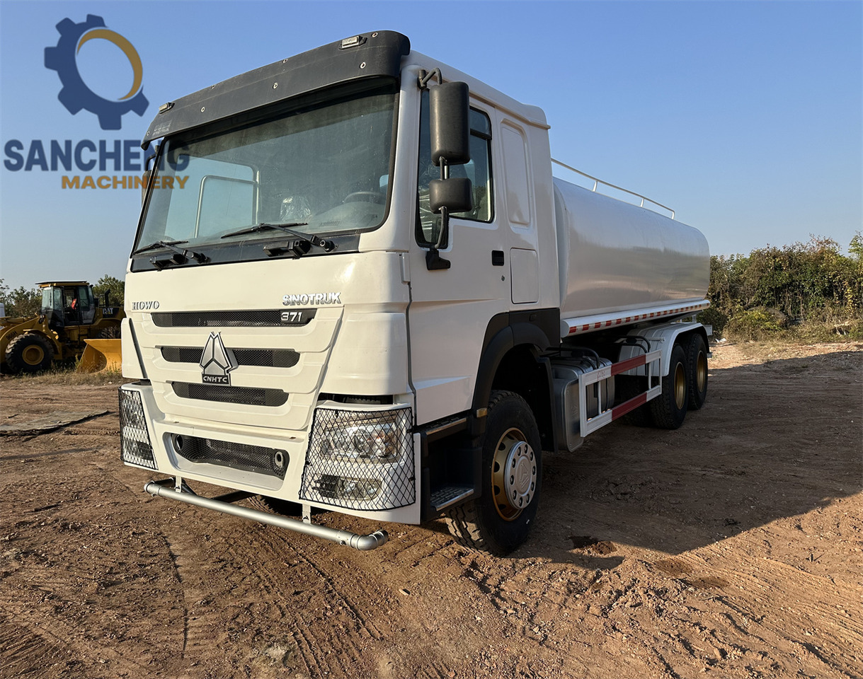 SINOTRUK HOWO 371 6x4 Water Tanker Truck - Autocisterna: foto 1 SINOTRUK HOWO 371 6x4 Water Tanker Truck - Autocisterna: foto 1