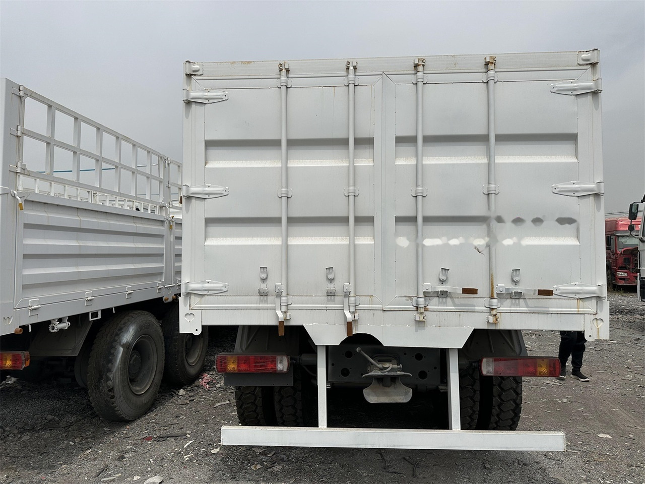 SINOTRUK HOWO 371 Cargo truck - Gyvulių pervežimo sunkvežimis: foto 5 SINOTRUK HOWO 371 Cargo truck - Gyvulių pervežimo sunkvežimis: foto 5