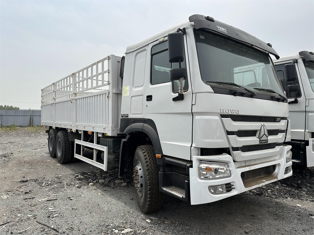 SINOTRUK HOWO 371 Cargo truck - Gyvulių pervežimo sunkvežimis: foto 2 SINOTRUK HOWO 371 Cargo truck - Gyvulių pervežimo sunkvežimis: foto 2