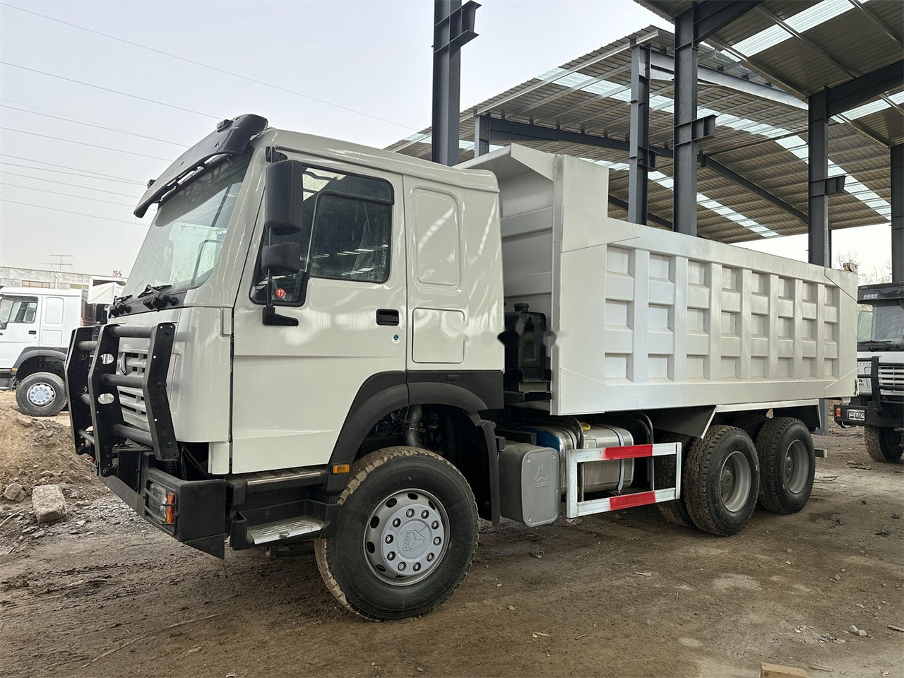 SINOTRUK HOWO 371 Dump Truck - Savivartis sunkvežimis: foto 3 SINOTRUK HOWO 371 Dump Truck - Savivartis sunkvežimis: foto 3