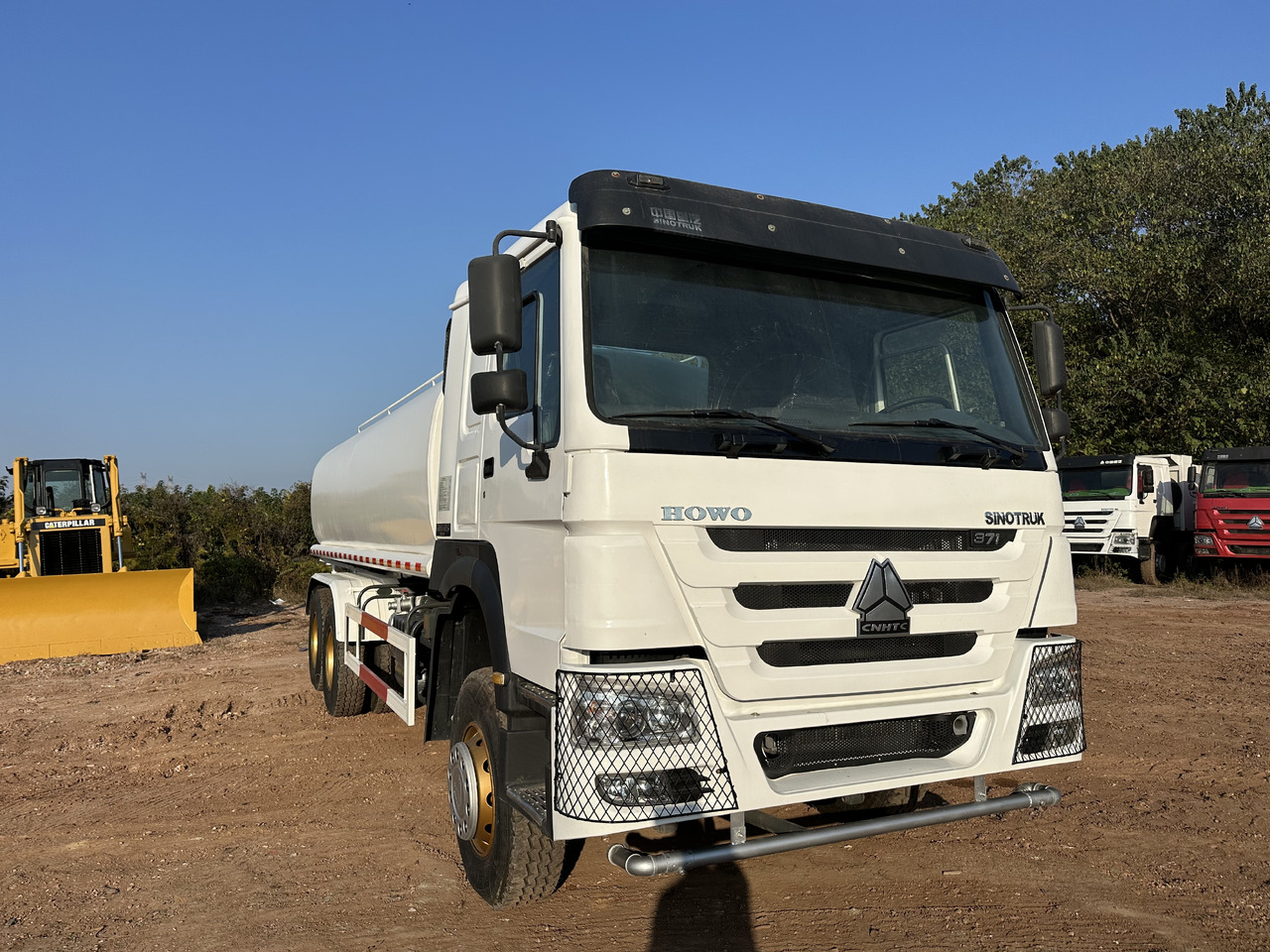 SINOTRUK HOWO 371 Water Tanker Truck - Autocisterna: foto 3 SINOTRUK HOWO 371 Water Tanker Truck - Autocisterna: foto 3