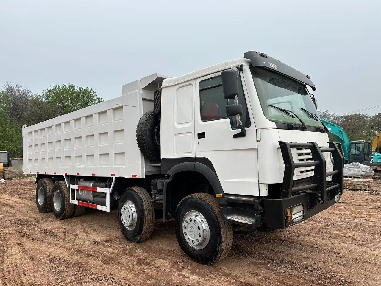 SINOTRUK HOWO 371 with Bumper - Savivartis sunkvežimis: foto 4 SINOTRUK HOWO 371 with Bumper - Savivartis sunkvežimis: foto 4